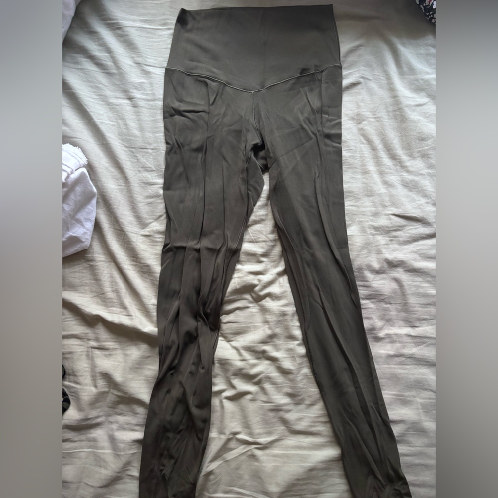 Aerie Gray Leggings with Sleek Modern Design